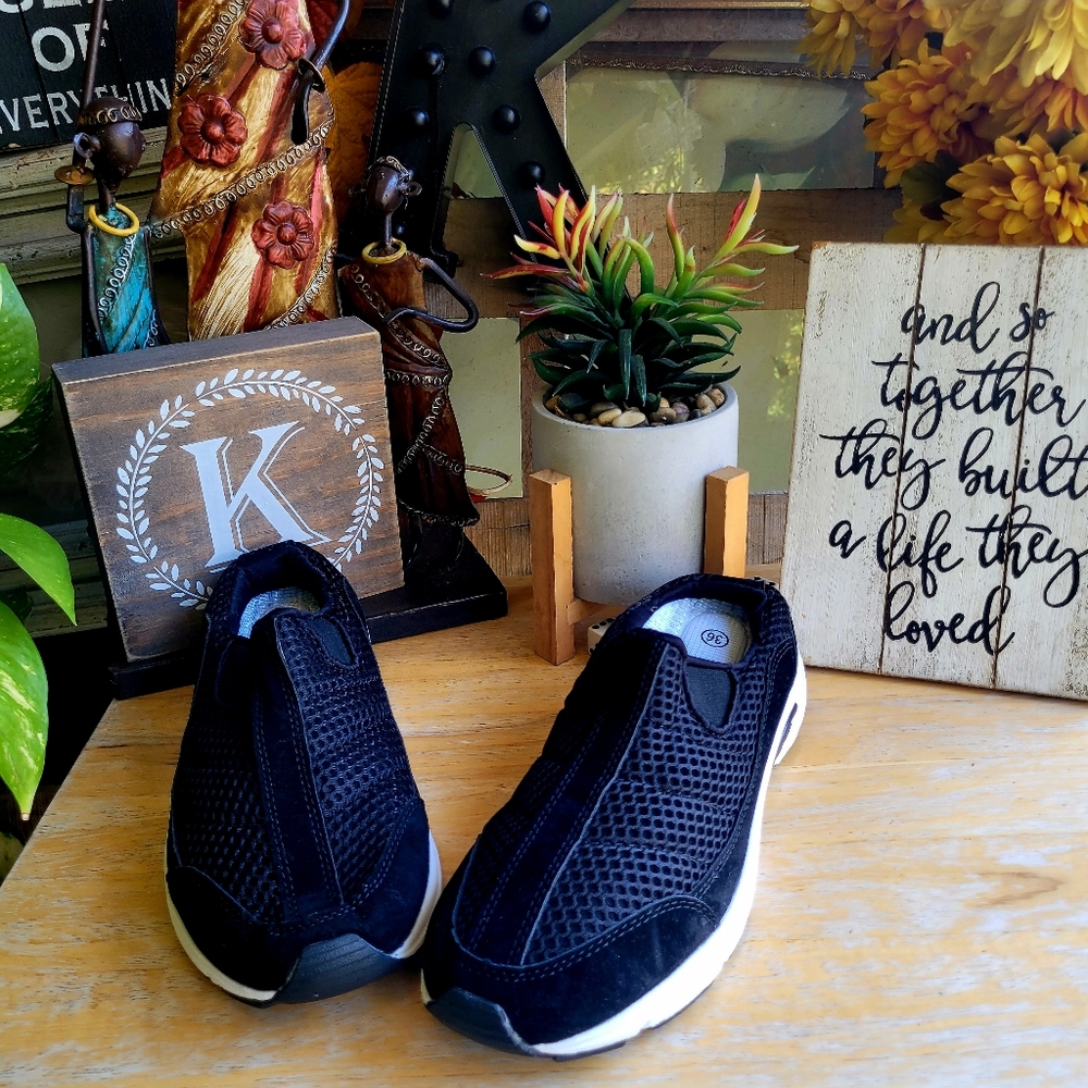 Walking Mule Sneaker